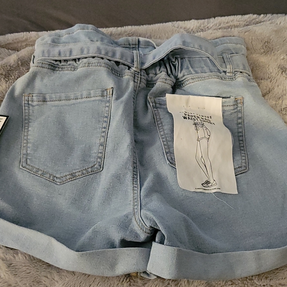 Shorts - Picture 3 of 3